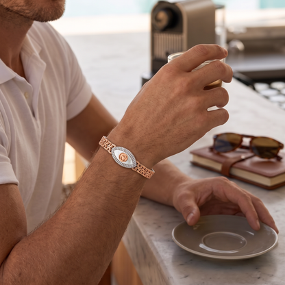 Fluid links. Luminous detail. Refined distinction.