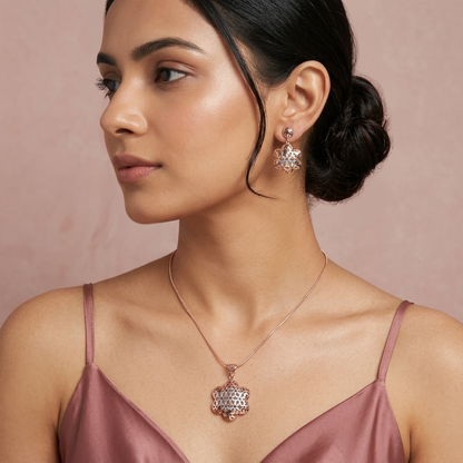 Pushpa Star Bloom Pendant Set