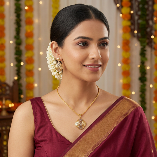 Suvarna Clover Pendant Set