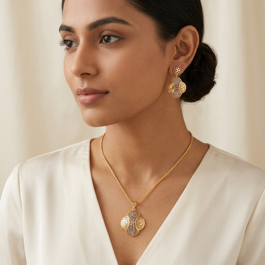 Suvarna Clover Pendant Set